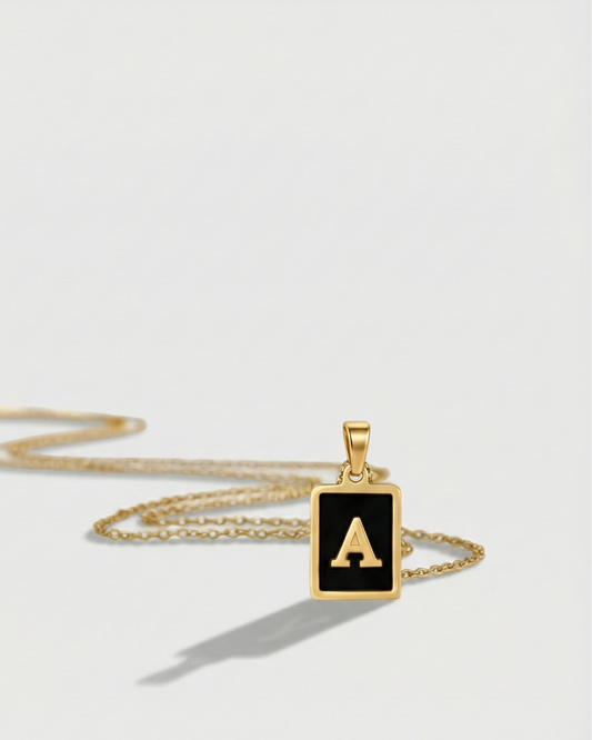 Initiale Necklace